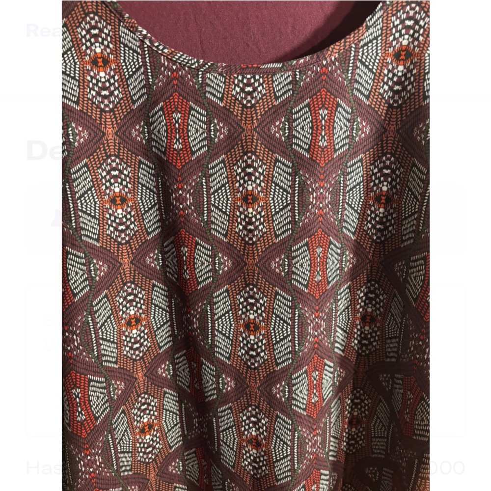 Geometric Patterned Sleeveless Top - Picture 2 of 4